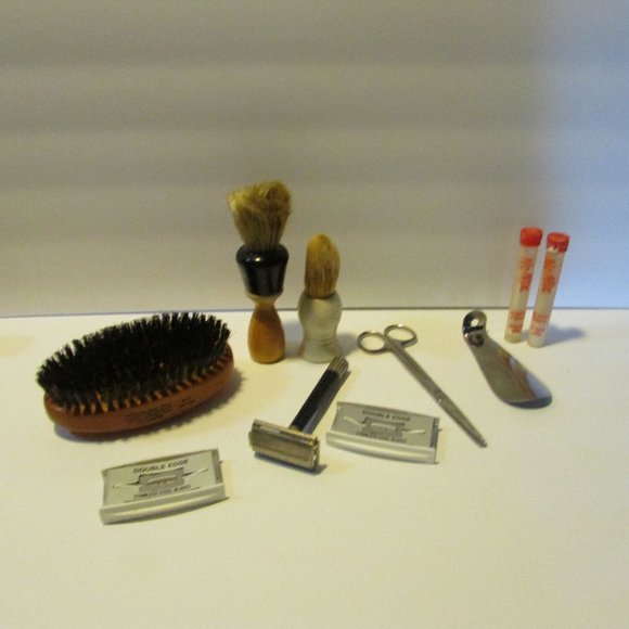 vintage lot of men's grooming items shaving bursh, scissor, razor, props… - Picture 1 of 5
